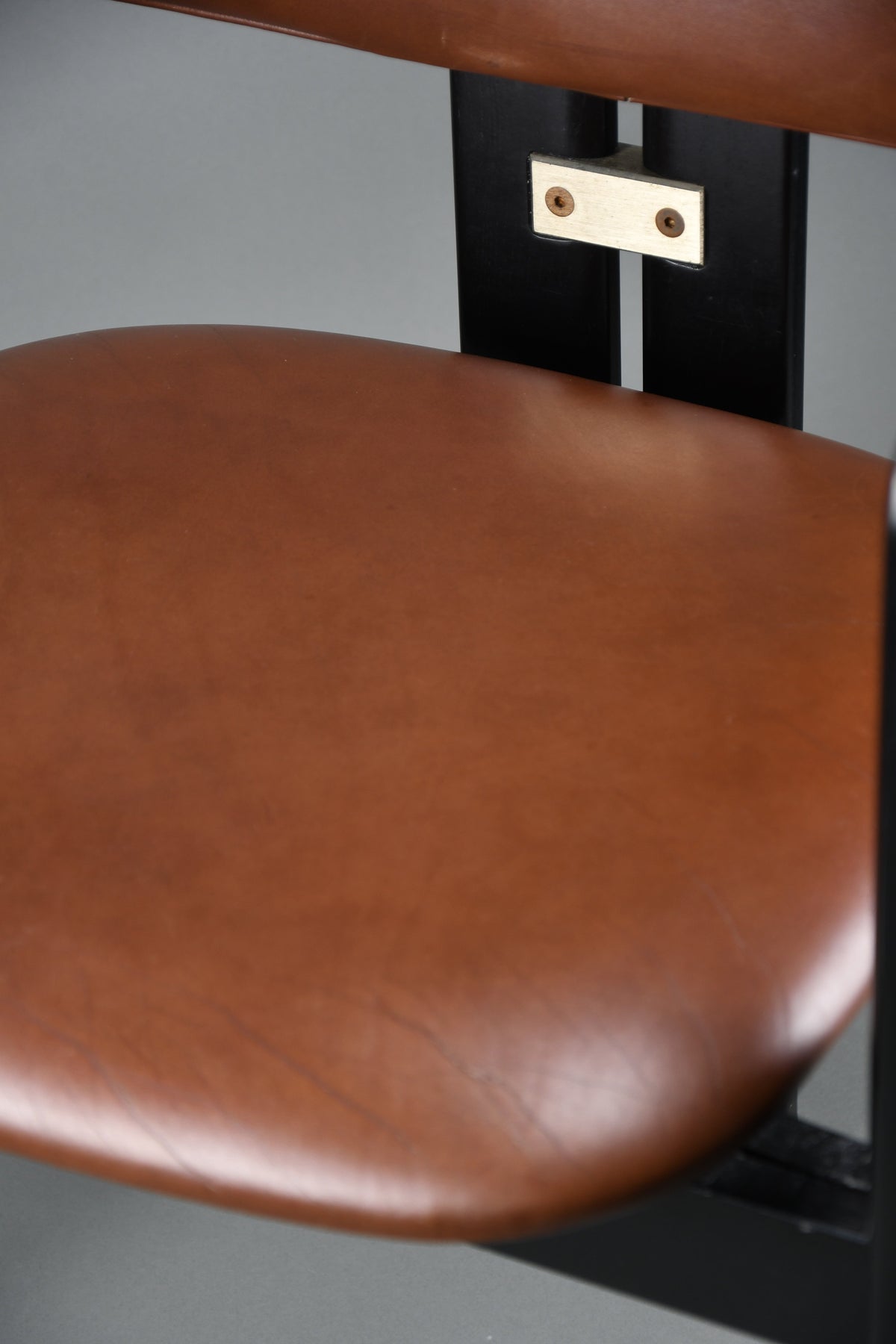 1960s Pamona armchair by Augusto Savini for Pozzi Italy – sculptural black lacquer & cognac leather - Furniture