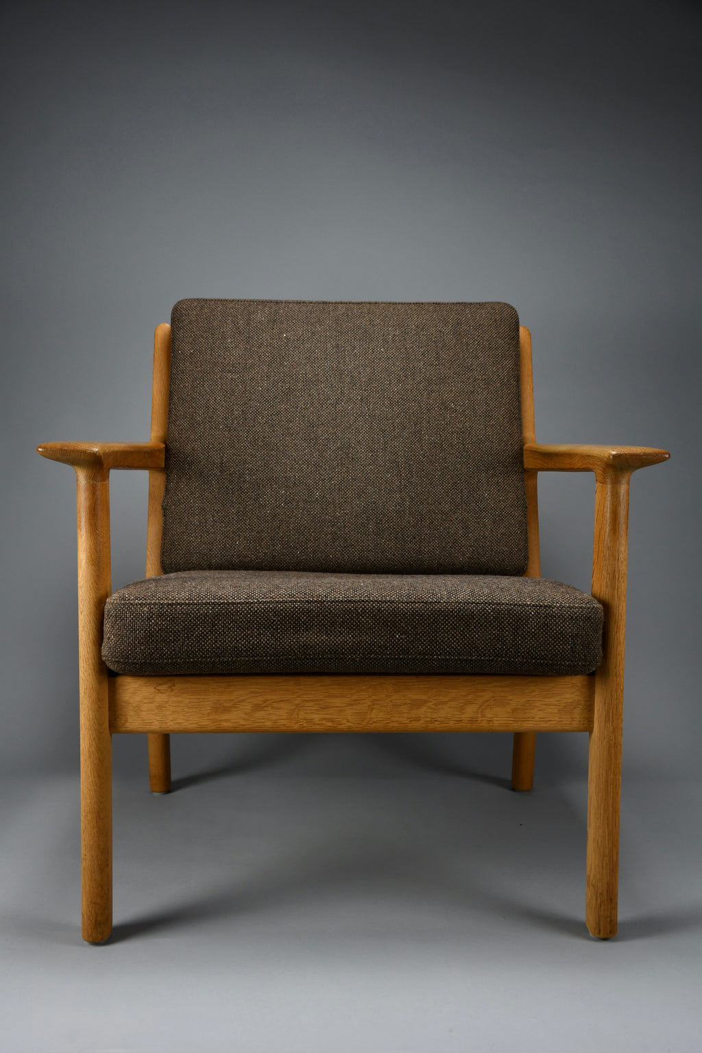 GE-265 Solid oak lounge chair by Hans J. Wegner for Getama, Denmark, Kvadrat wool