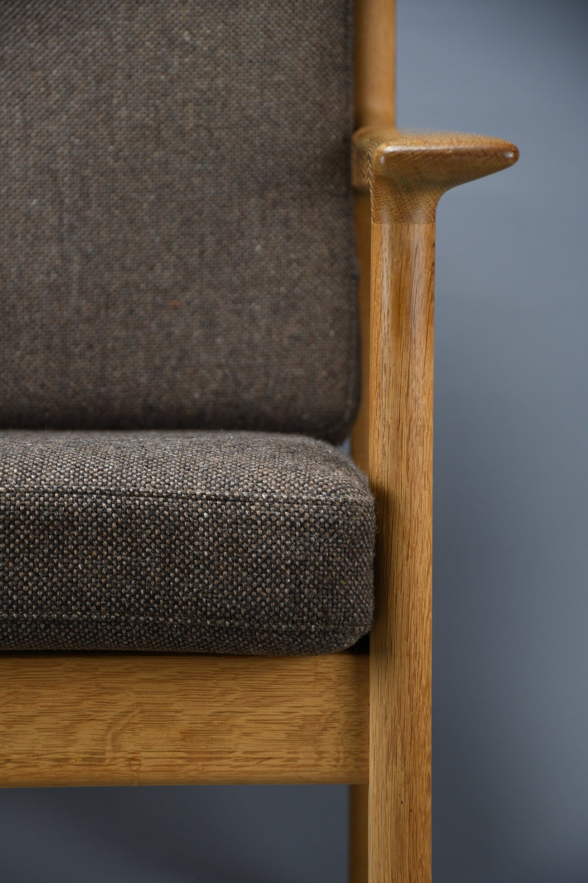 GE-265 Solid oak lounge chair by Hans J. Wegner for Getama, Denmark, Kvadrat wool