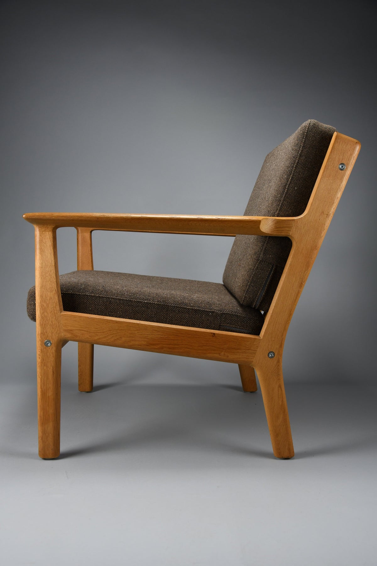 GE-265 Solid oak lounge chair by Hans J. Wegner for Getama, Denmark, Kvadrat wool