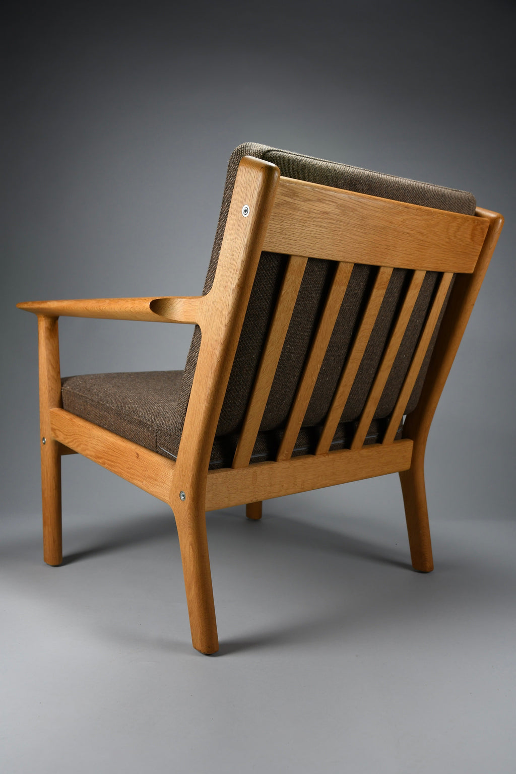 GE-265 Solid oak lounge chair by Hans J. Wegner for Getama, Denmark, Kvadrat wool