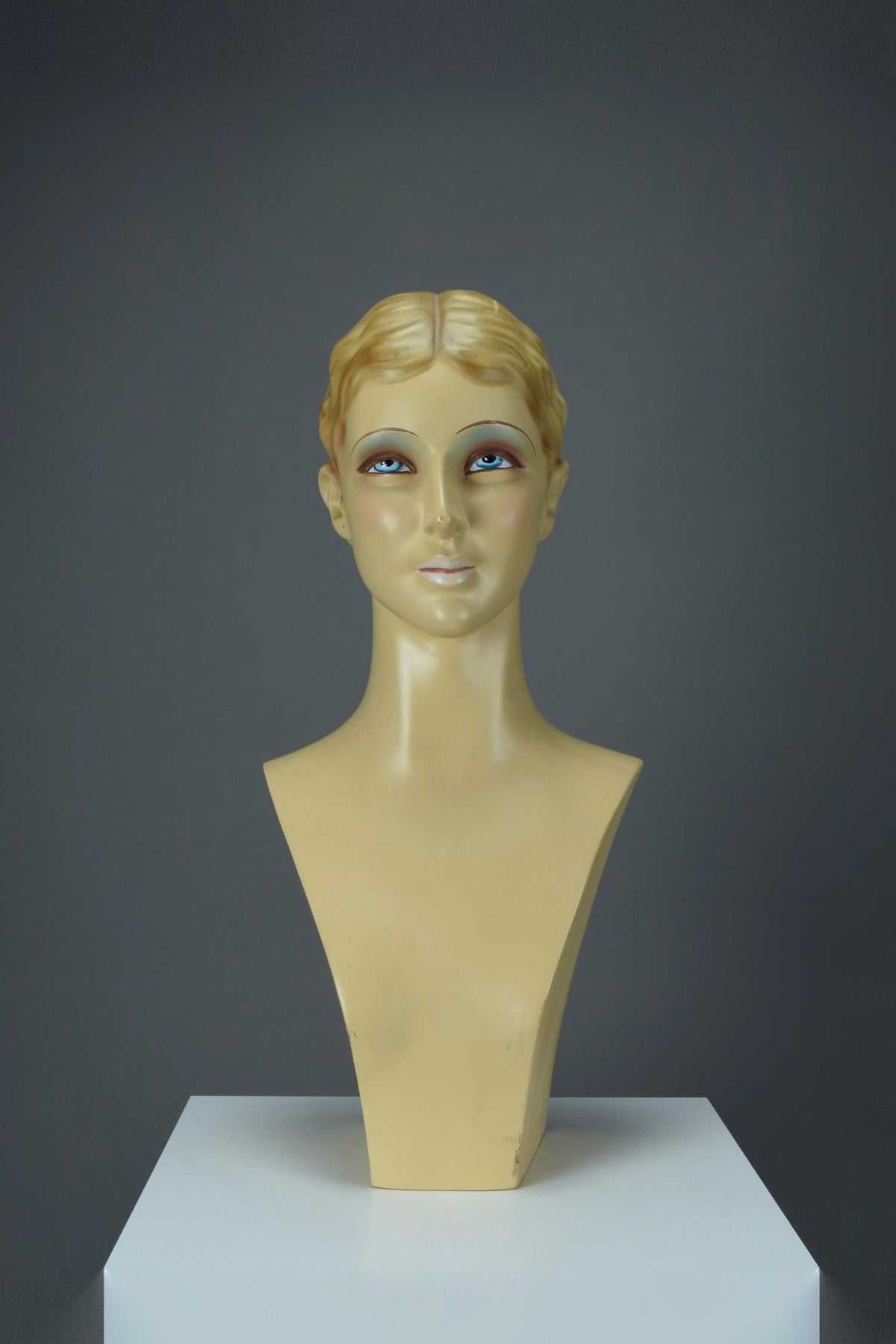 Spanish art deco jewelry display mannequin 1930