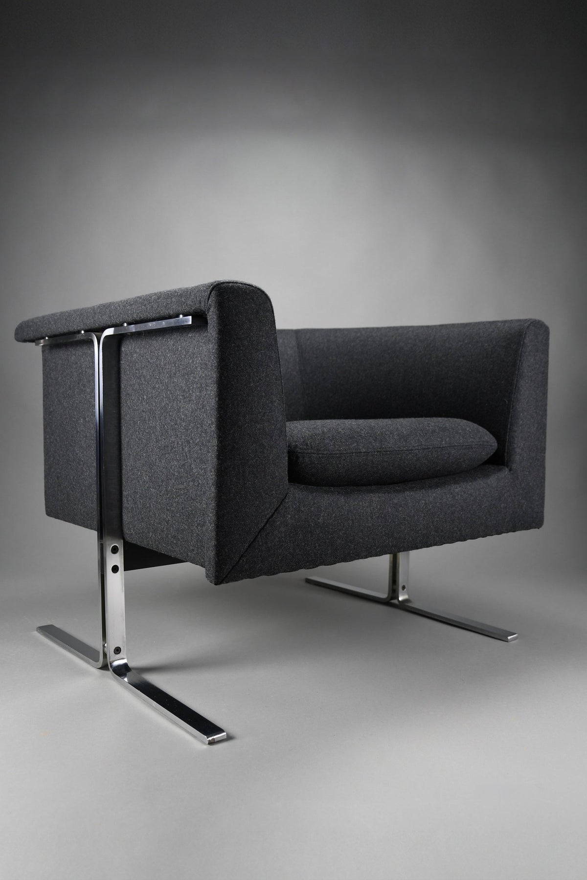 Geoffrey Harcourt mid-century modern grey wool lounge chair for Artifort