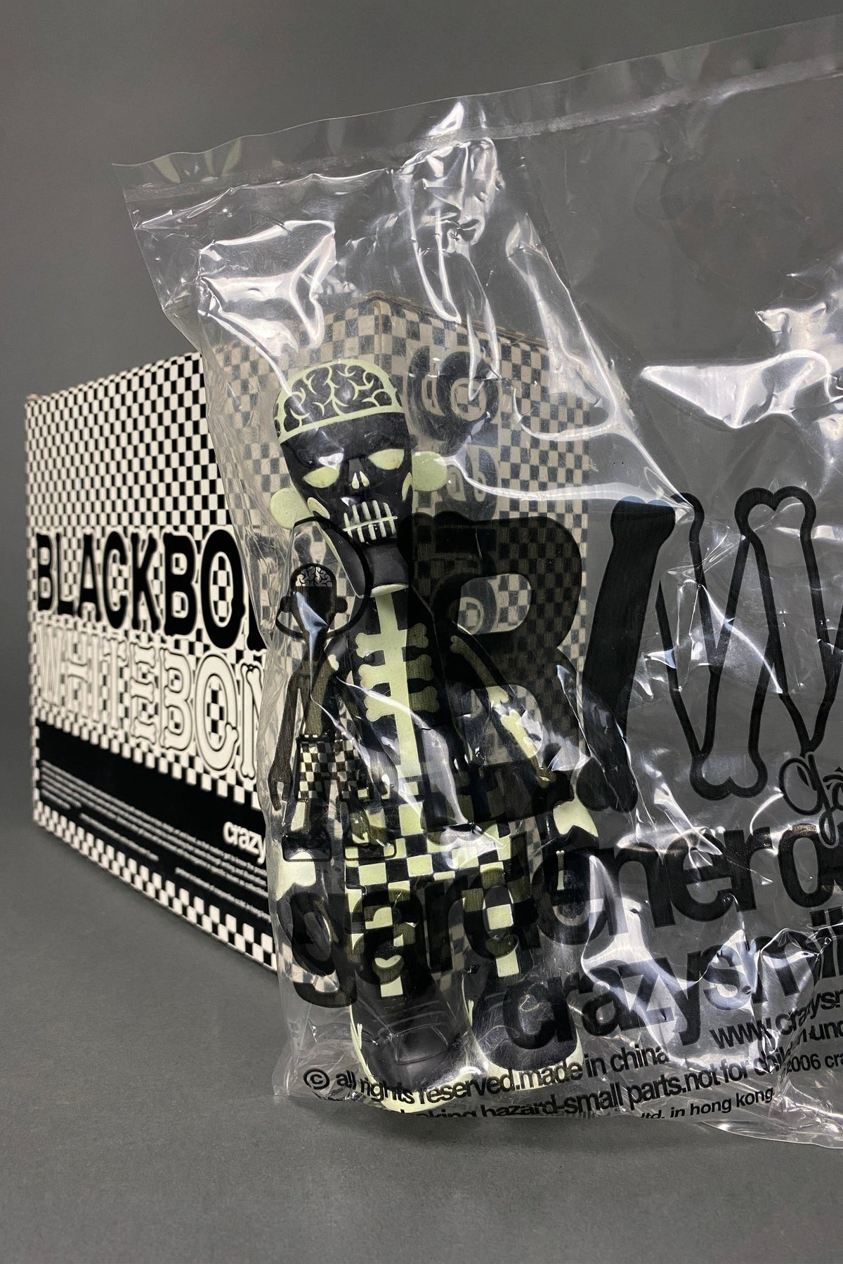 GLOW IN THE DARK BLACK BODY WHITE BONE 2006 DESIGNER TOY BY MICHAEL LAU