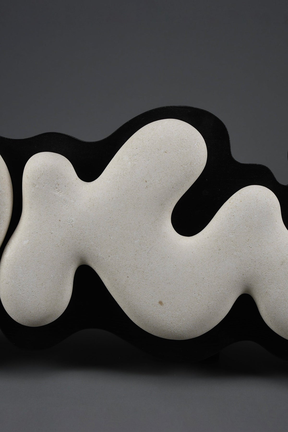 “Murena”, Alberto Cabiddu wall sculpture 1999 Pietra di Vicenza & Ebonized wood - Art
