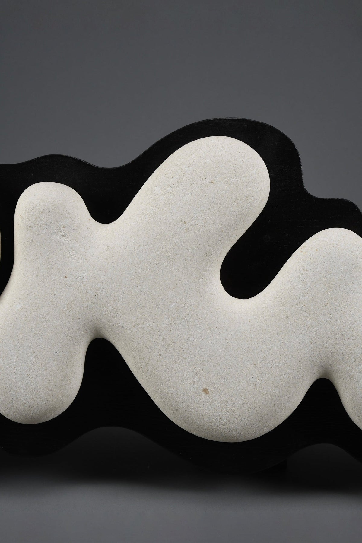 “Murena”, Alberto Cabiddu wall sculpture 1999 Pietra di Vicenza & Ebonized wood - Art