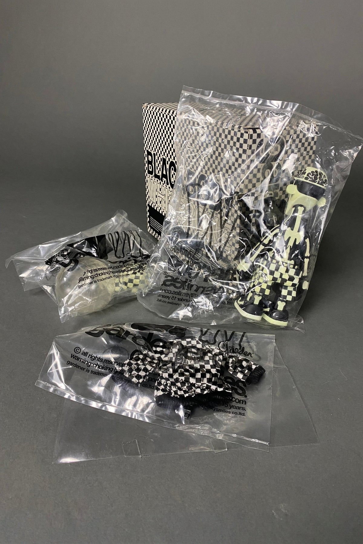 GLOW IN THE DARK BLACK BODY WHITE BONE 2006 DESIGNER TOY BY MICHAEL LAU - Art Toys