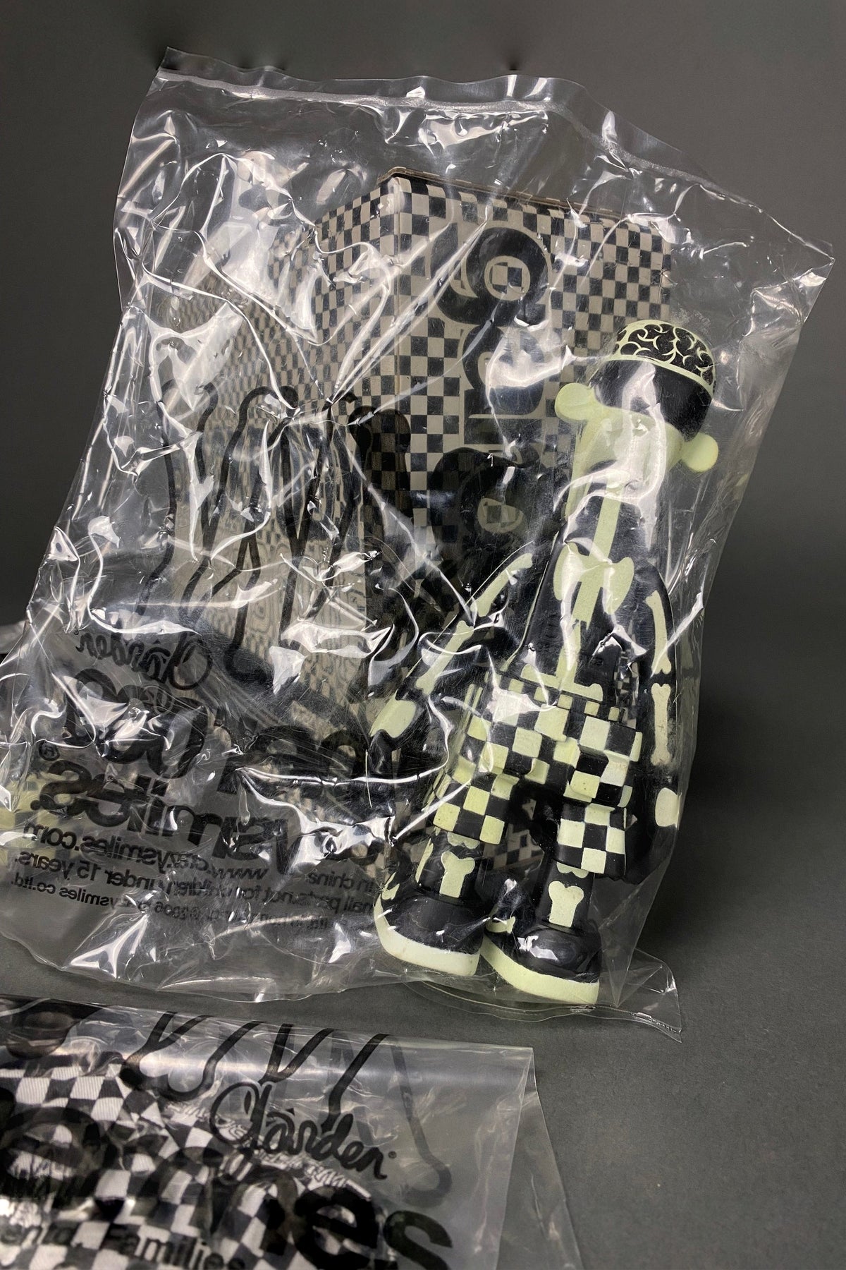 GLOW IN THE DARK BLACK BODY WHITE BONE 2006 DESIGNER TOY BY MICHAEL LAU - Art Toys