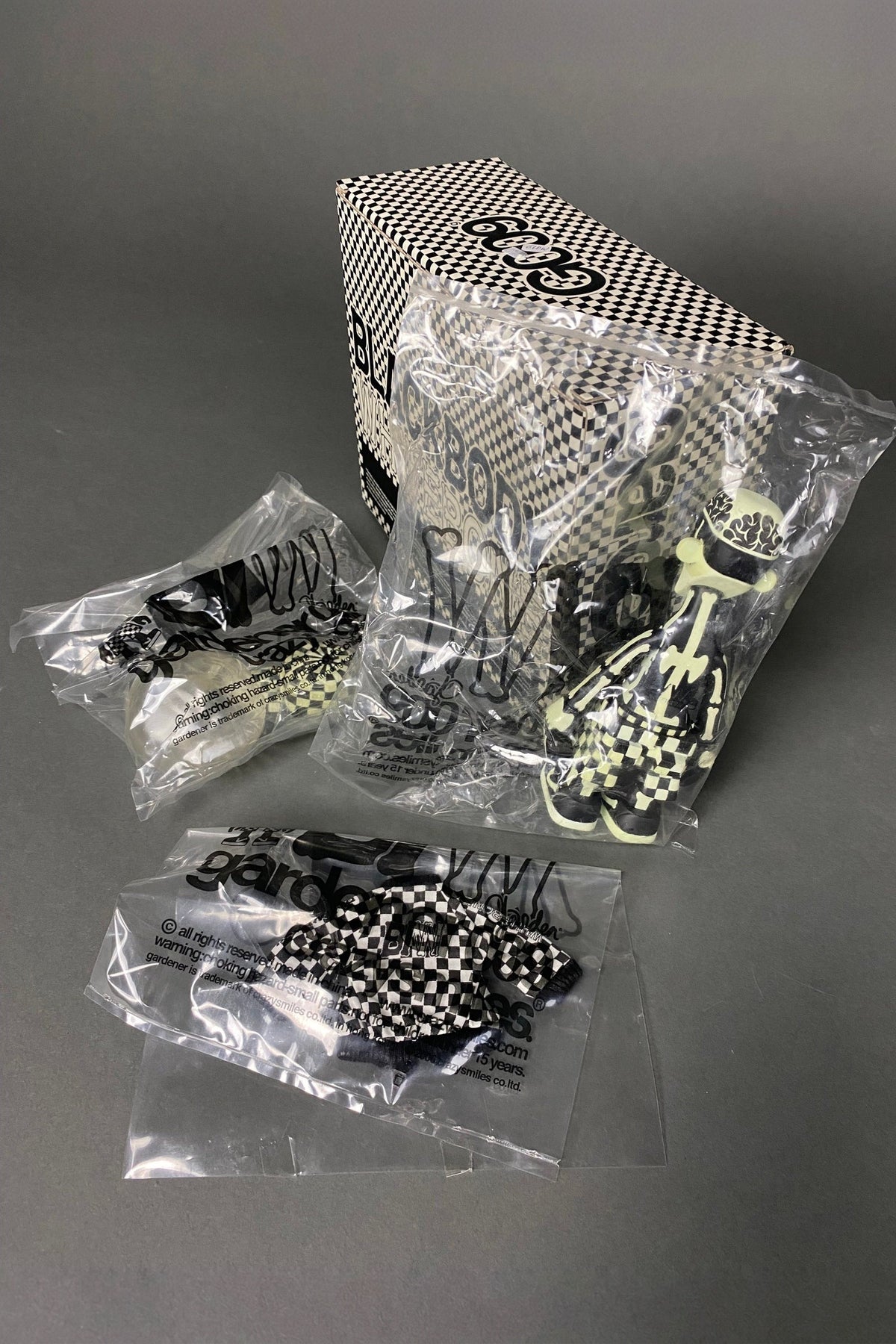 GLOW IN THE DARK BLACK BODY WHITE BONE 2006 DESIGNER TOY BY MICHAEL LAU - Art Toys