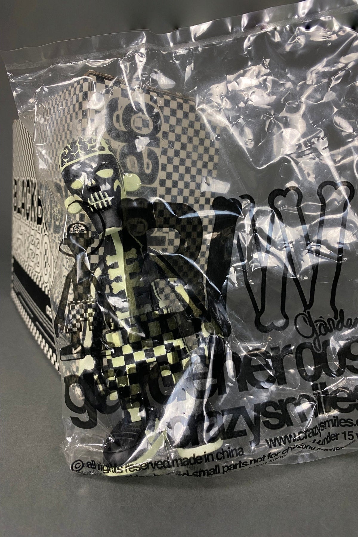 GLOW IN THE DARK BLACK BODY WHITE BONE 2006 DESIGNER TOY BY MICHAEL LAU - Art Toys