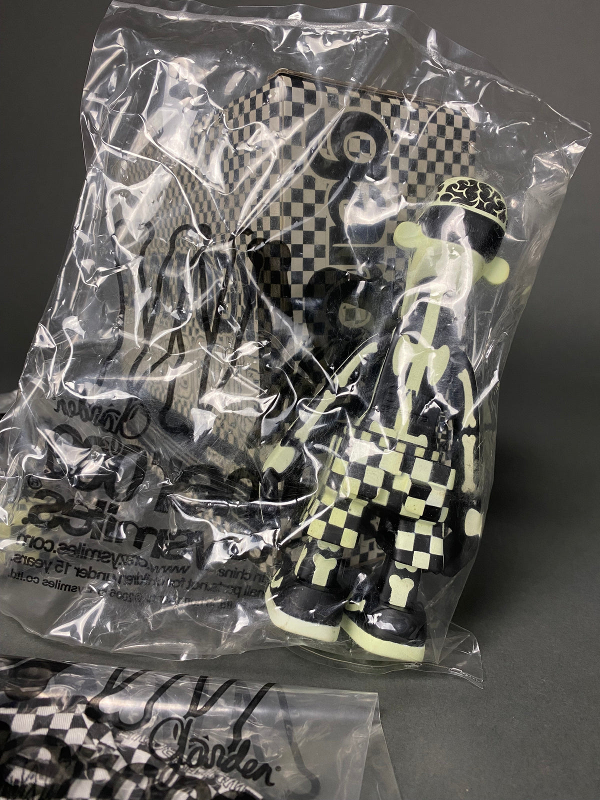 GLOW IN THE DARK BLACK BODY WHITE BONE 2006 DESIGNER TOY BY MICHAEL LAU - Art Toys