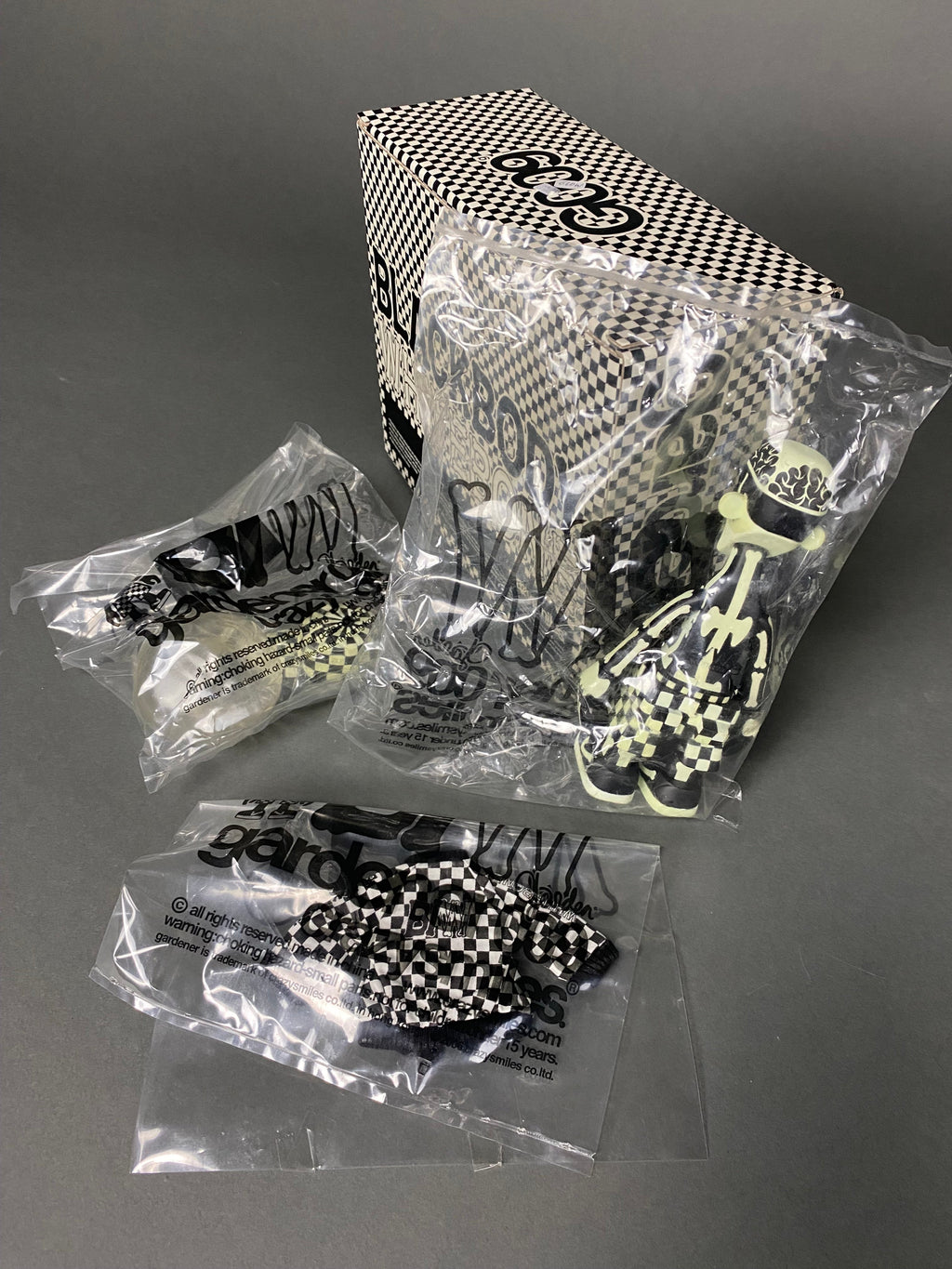 GLOW IN THE DARK BLACK BODY WHITE BONE 2006 DESIGNER TOY BY MICHAEL LAU - Art Toys