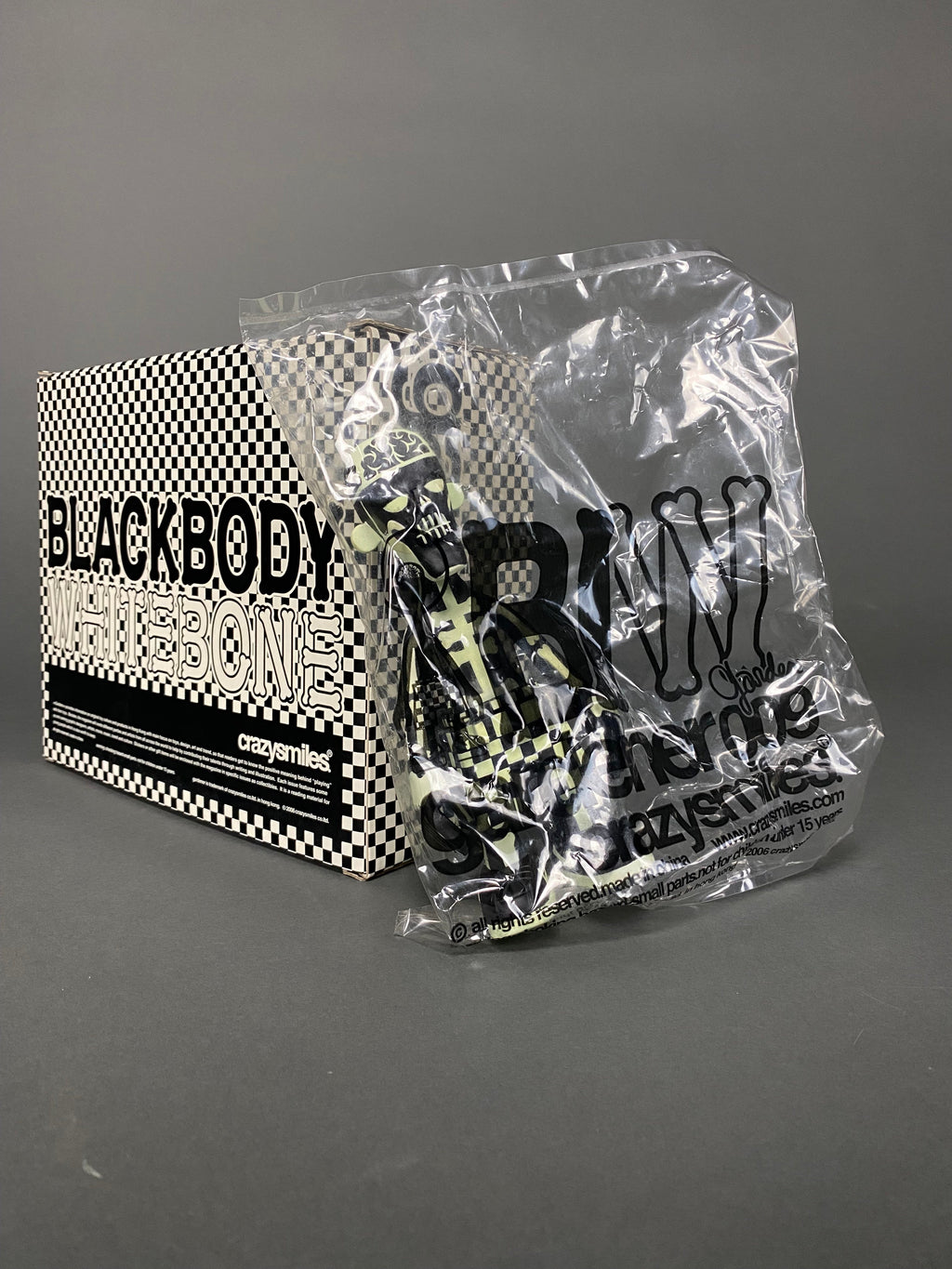GLOW IN THE DARK BLACK BODY WHITE BONE 2006 DESIGNER TOY BY MICHAEL LAU - Art Toys
