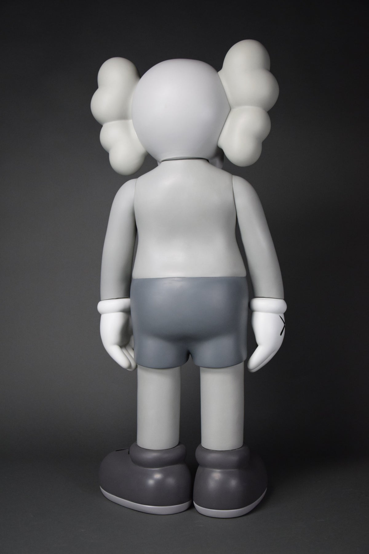 KAWS 4ft Companion XXL 2007 - Art Toys