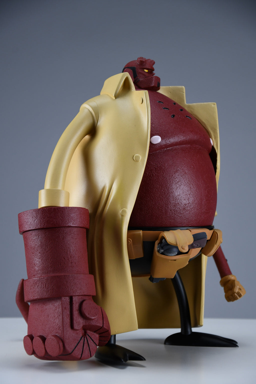 Limited edition designer toy Hell Boy by Mike Mignola and Eric So 2004 No. 217/999 - Art Toys