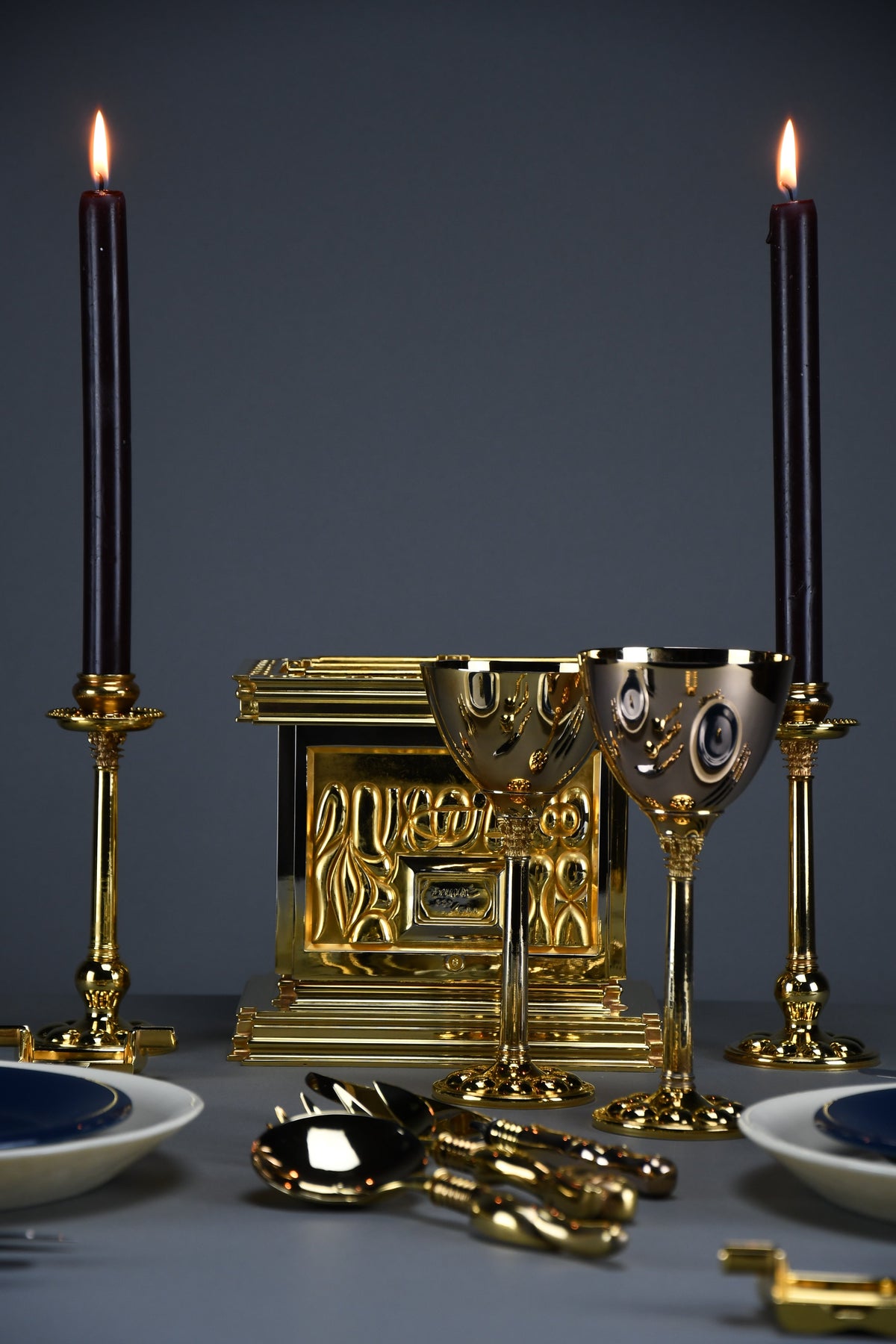 Miguel Berrocal “Il Cofanetto” (Opus 123) 1969–1975 complete 88-piece gold-plated Zamak dining set for two homage