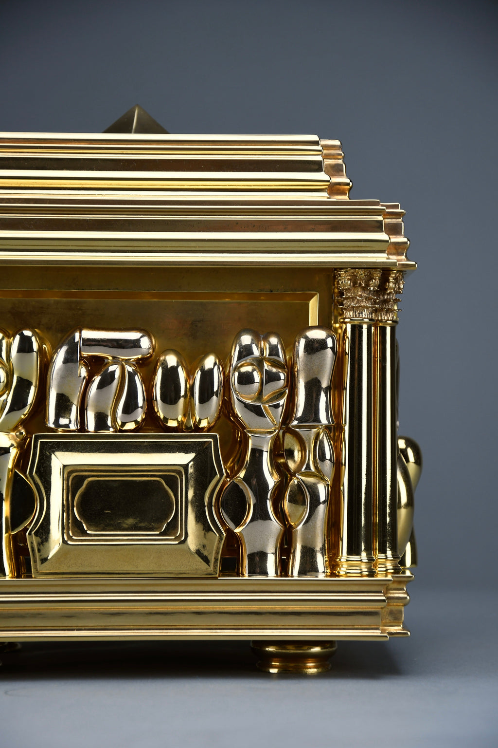Miguel Berrocal “Il Cofanetto” (Opus 123) 1969–1975 complete 88-piece gold-plated Zamak dining set for two homage