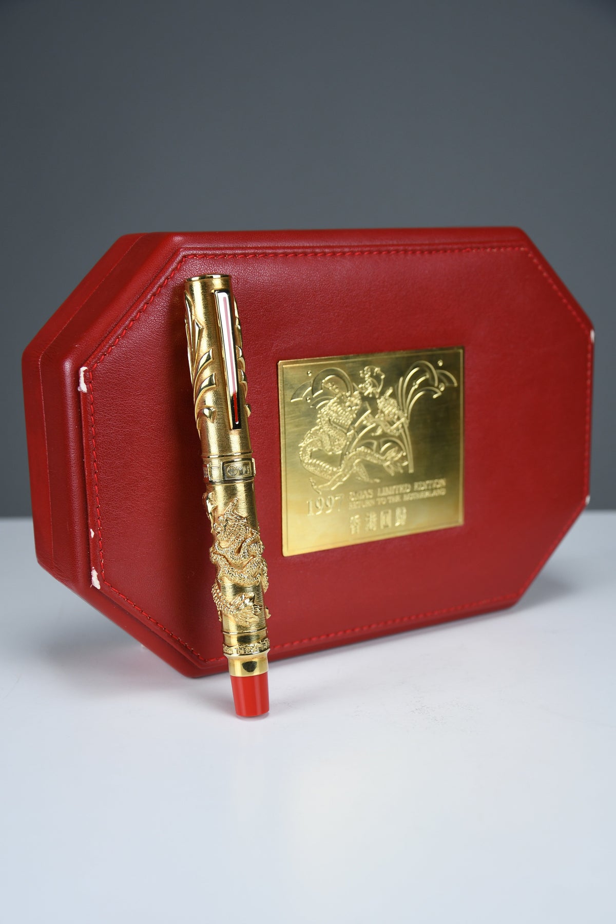 Mint 1997 Omas “Return to the Motherland” Limited Edition 18k Gold Fountain Pen - Collectibles