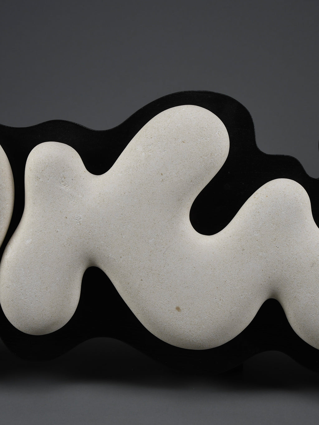“Murena”, Alberto Cabiddu wall sculpture 1999 Pietra di Vicenza & Ebonized wood - Art