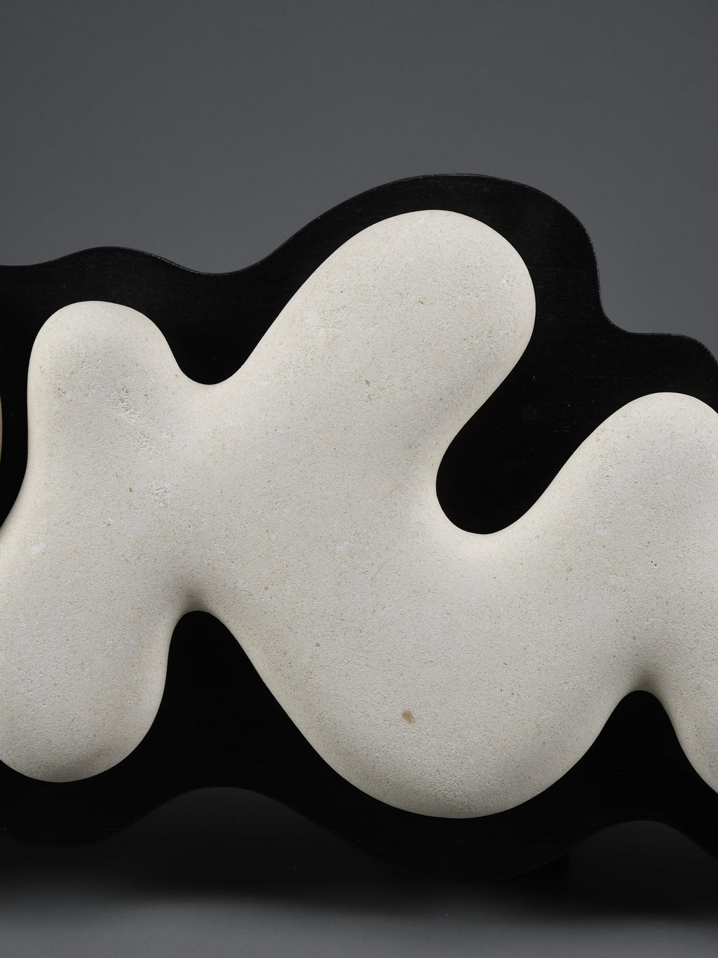 “Murena”, Alberto Cabiddu wall sculpture 1999 Pietra di Vicenza & Ebonized wood - Art