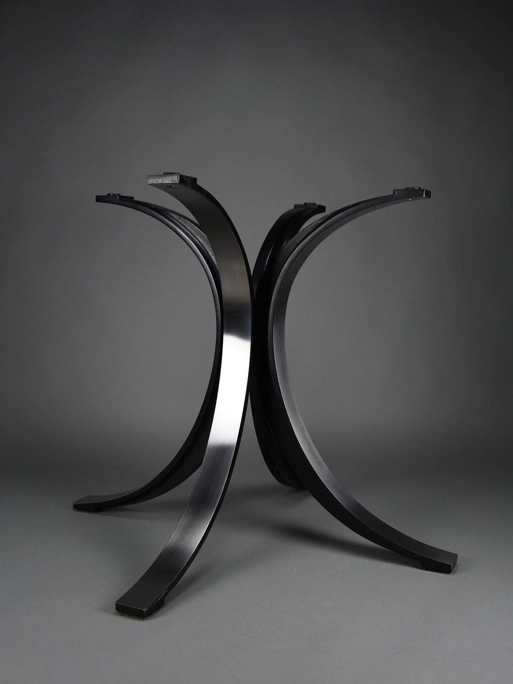 Osvaldo Borsani T69 dining table for Tecno Italy 1960s – original round fumé glass top 120 cm - Furniture