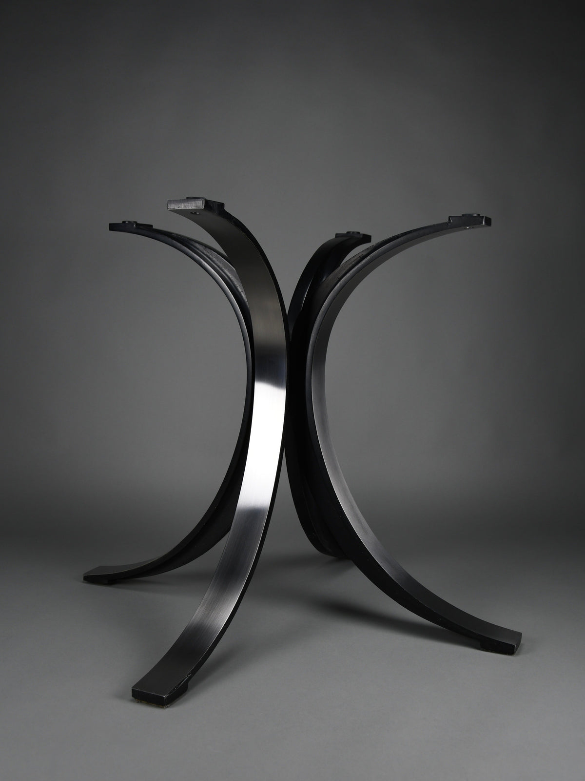Osvaldo Borsani T69 dining table for Tecno Italy 1960s – original round fumé glass top 120 cm - Furniture