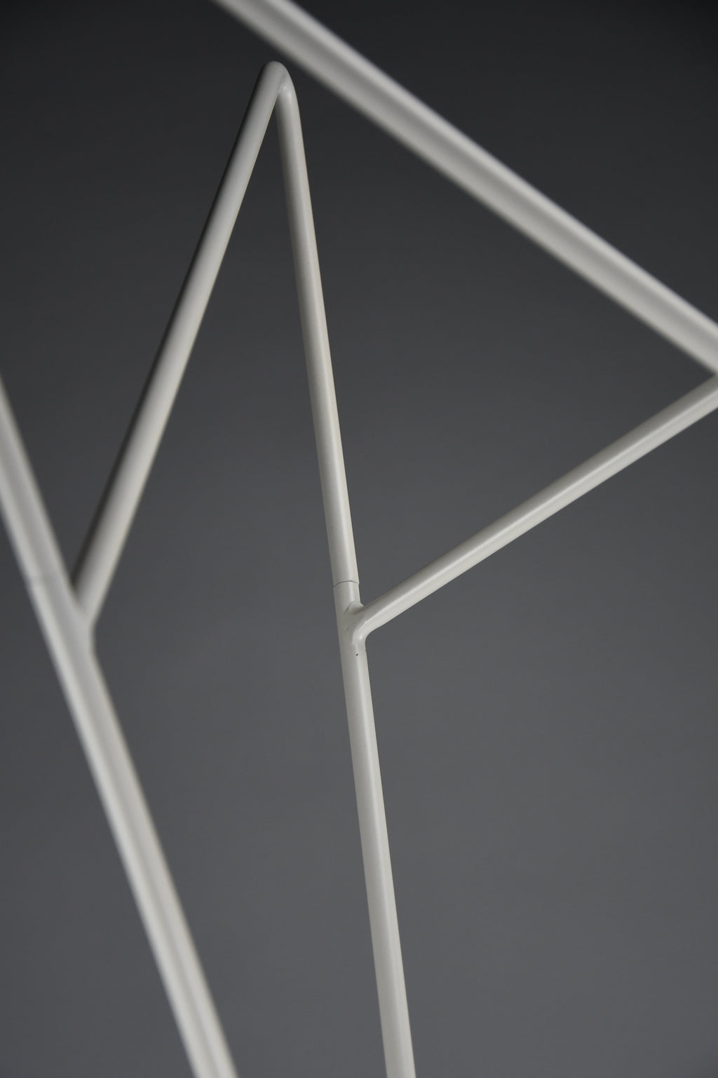 Sculptural white lacquered steel coat stand with turned wooden beads post modern style - Furniture