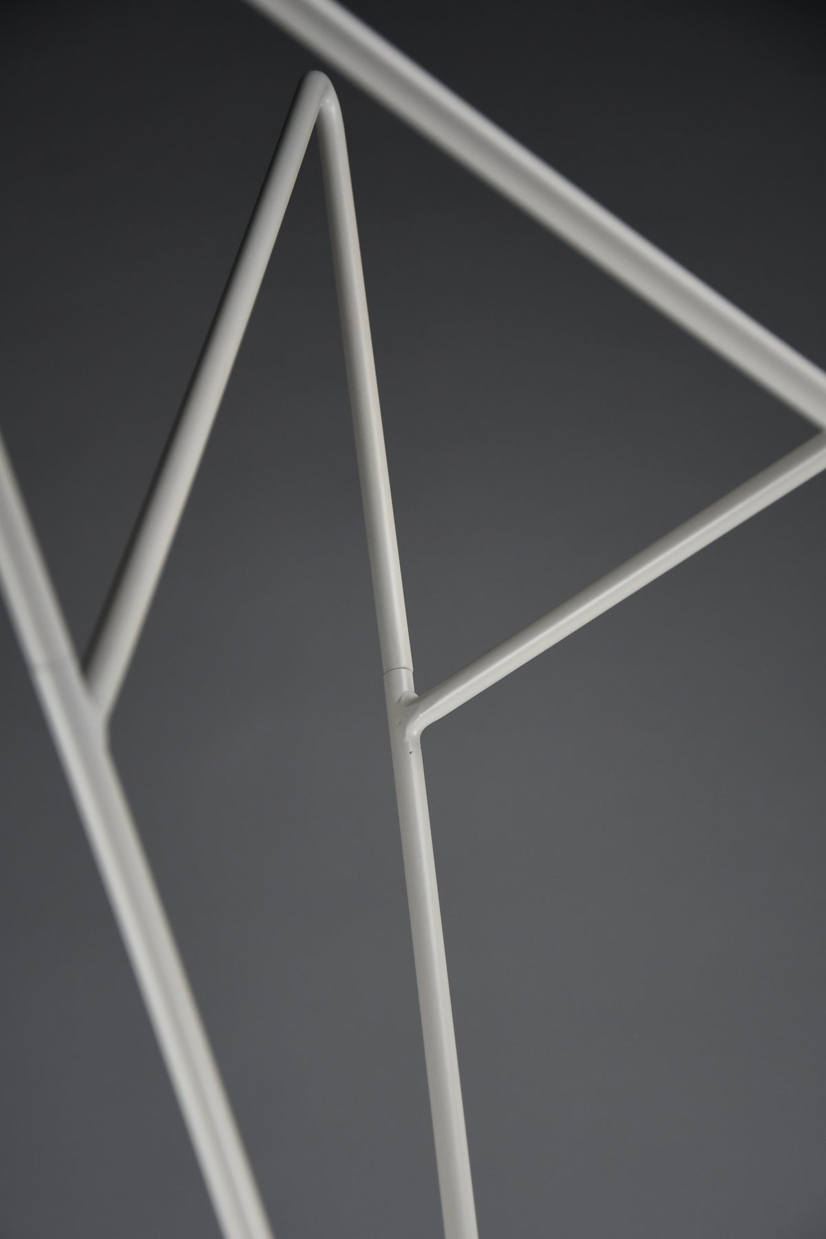 Sculptural white lacquered steel coat stand with turned wooden beads post modern style - Furniture