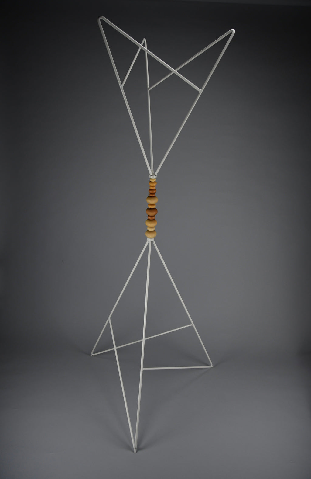 Sculptural white lacquered steel coat stand with turned wooden beads post modern style - Furniture