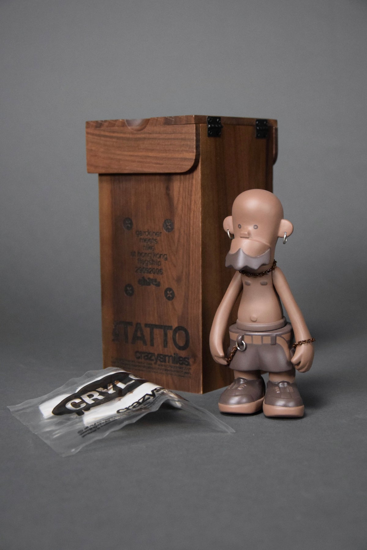 Tatto limited edition gardener meets Nike 2006 Designer Toy - Art Toys