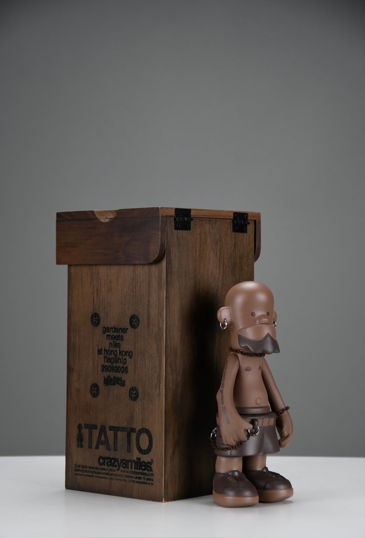 Tatto limited edition gardener meets Nike 2006 Designer Toy - Art Toys
