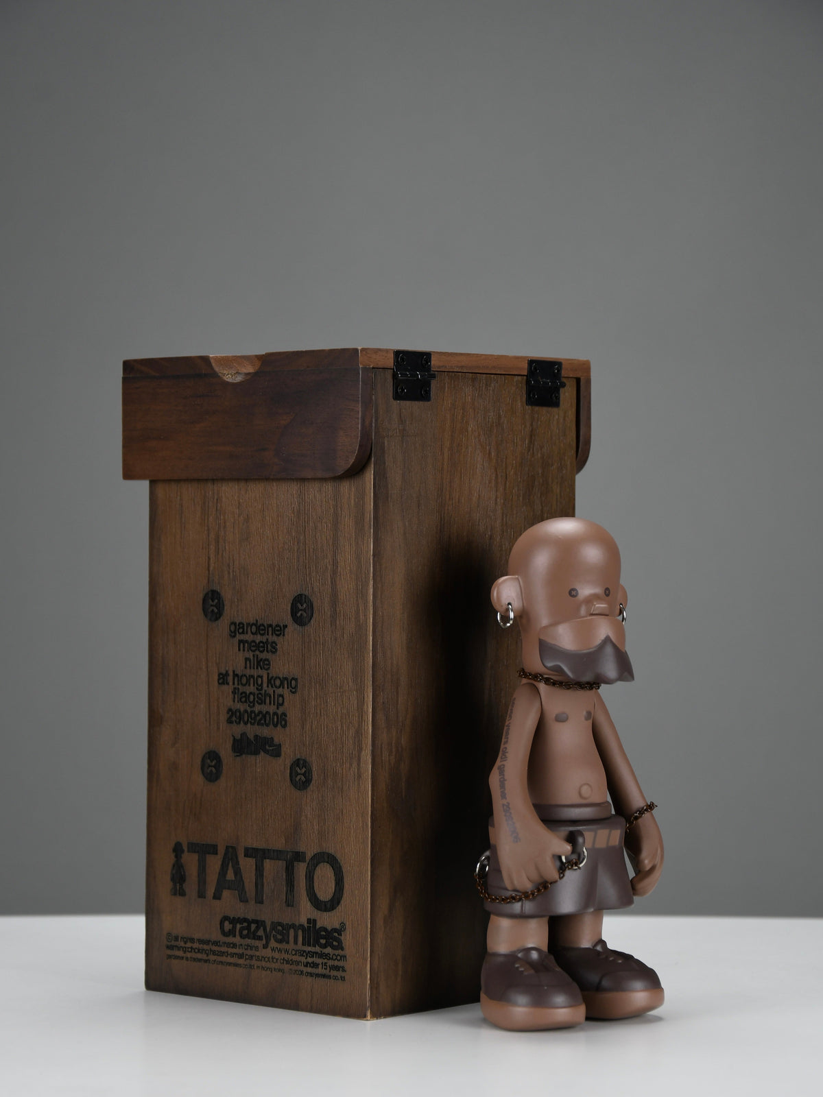 Tatto limited edition gardener meets Nike 2006 Designer Toy - Art Toys