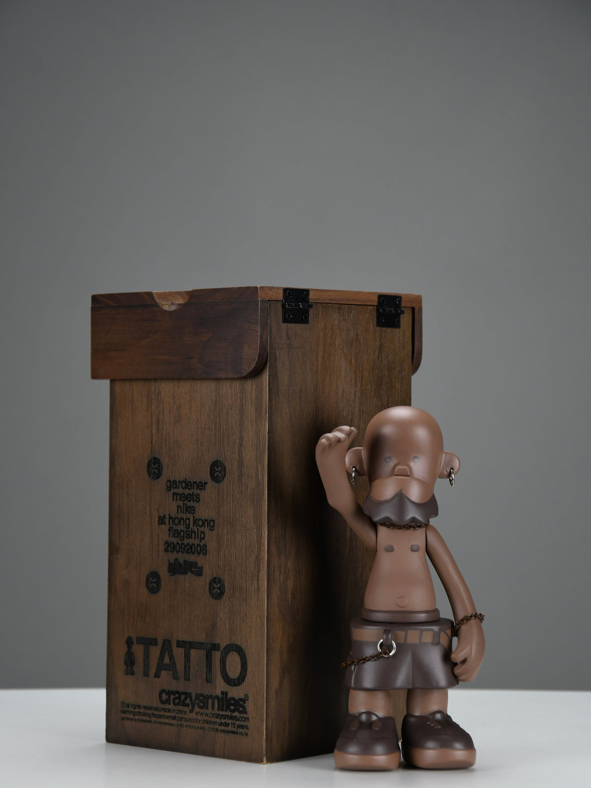 Tatto limited edition gardener meets Nike 2006 Designer Toy - Art Toys